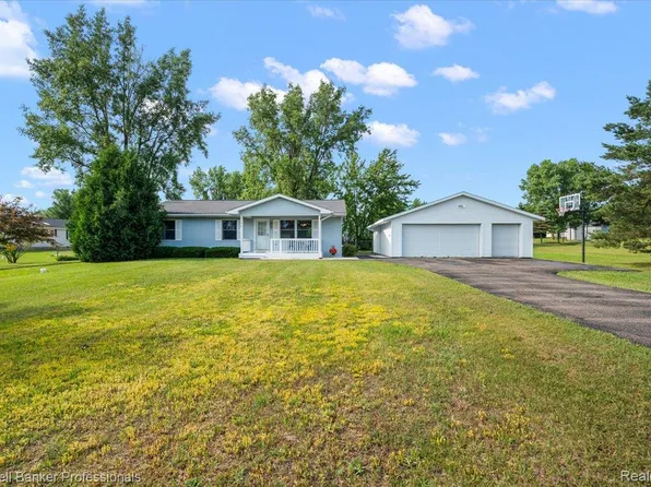 5706 Southwood St, North Branch, MI 48461