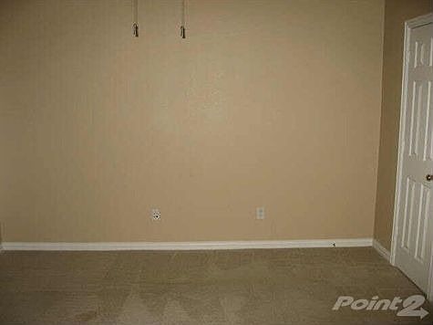 2nd image of 1325 Cadbury Ln
