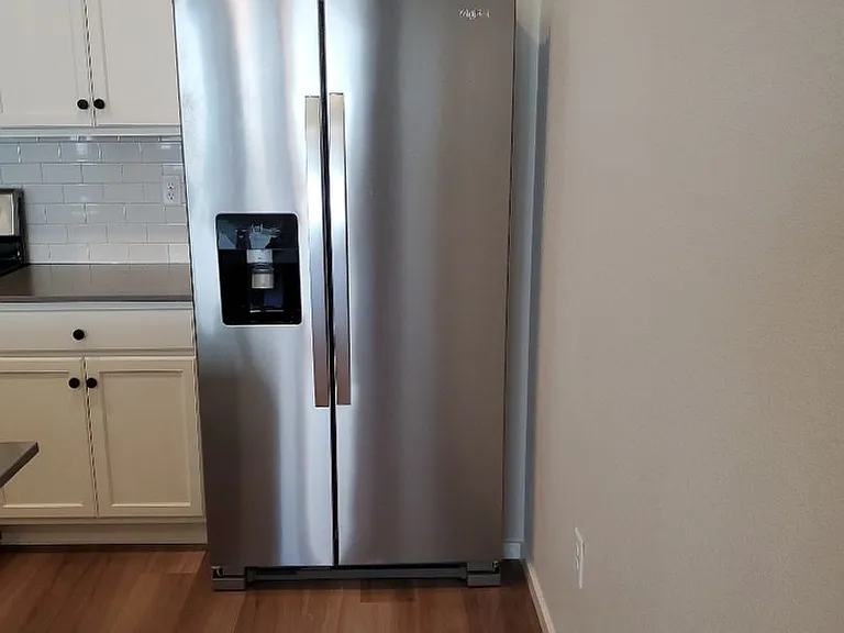Spacious and Open Condo w/ Modern Finishes — Photo 12