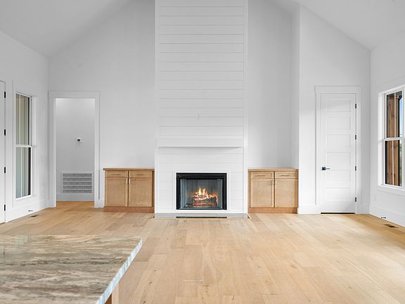 4th image of 2622 Deer Creek Ln