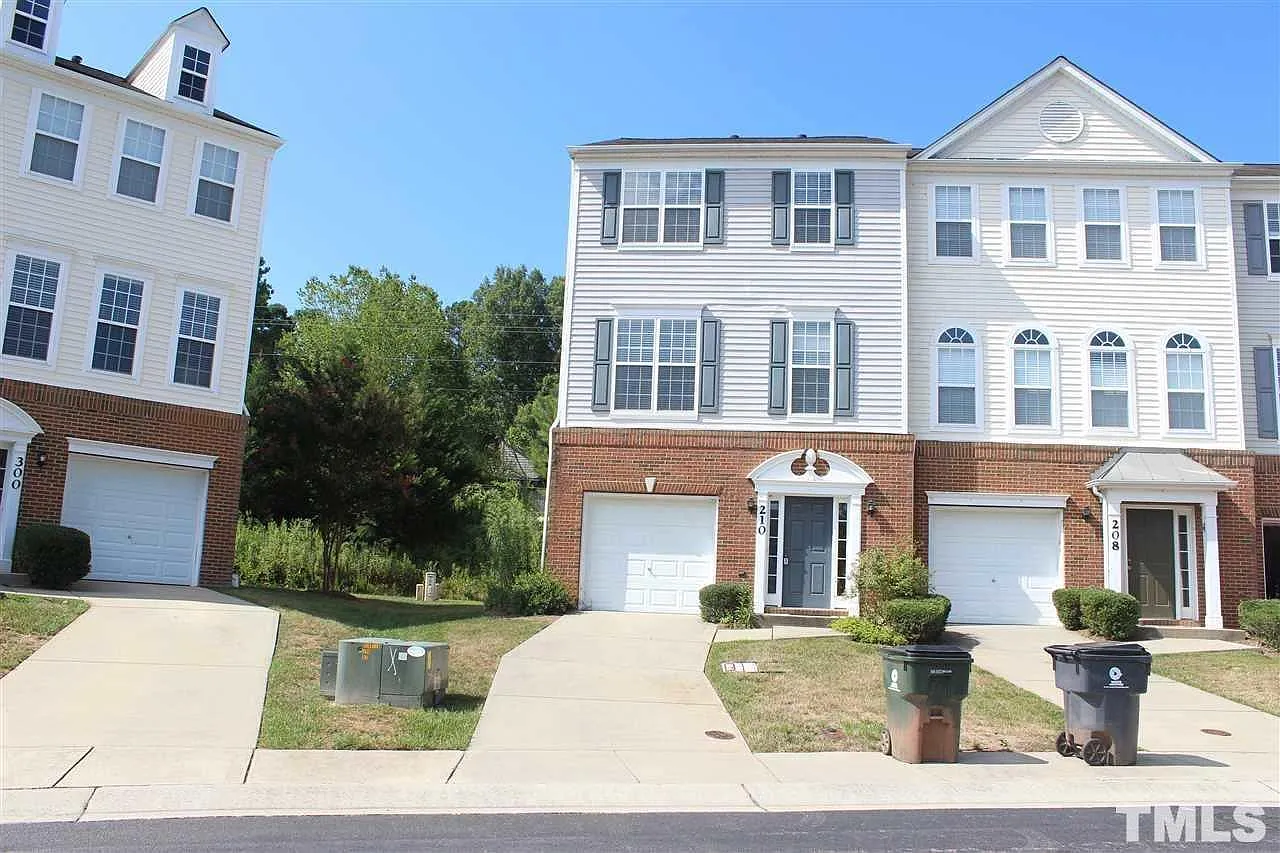 4 bed, 4.0 bath, 1880 sqft, $1,950 — Photo 2