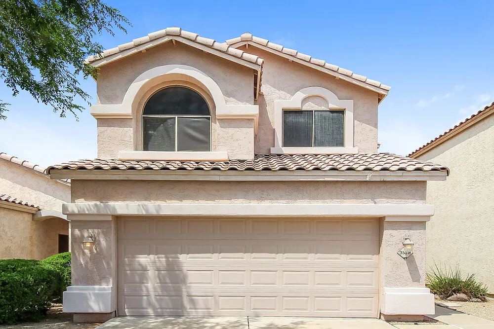 3 bed, 2.0 bath, 1557 sqft, $2,270 — Photo 1