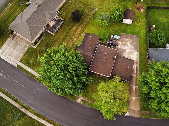 3rd image of 1111 Riverview Dr
