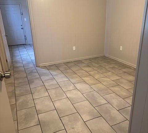 3rd image of 2408 Josephine St #10
