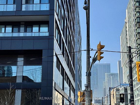 4th image of 70 Princess St #1925A
