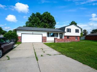 2927 Goldenrod Dr, Grand Island, NE 68801