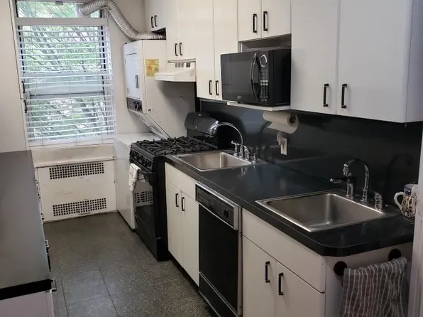 920 East 17th Street 208 image 6 of 7