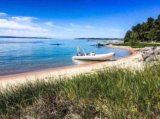1175 Fern Ave, Harbor Springs, MI 49740