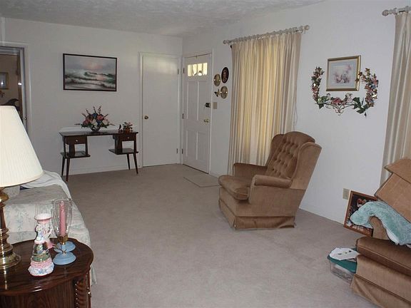 4th image of 1806 Hugh Dr