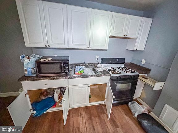 4th image of 1733 N Bond St