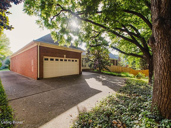 3rd image of 215 Coralberry Rd