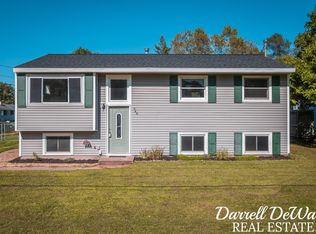 948 Greenwood St, Middleville, MI 49333