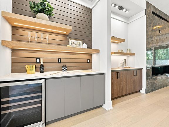 4th image of 705 Ahad Ct