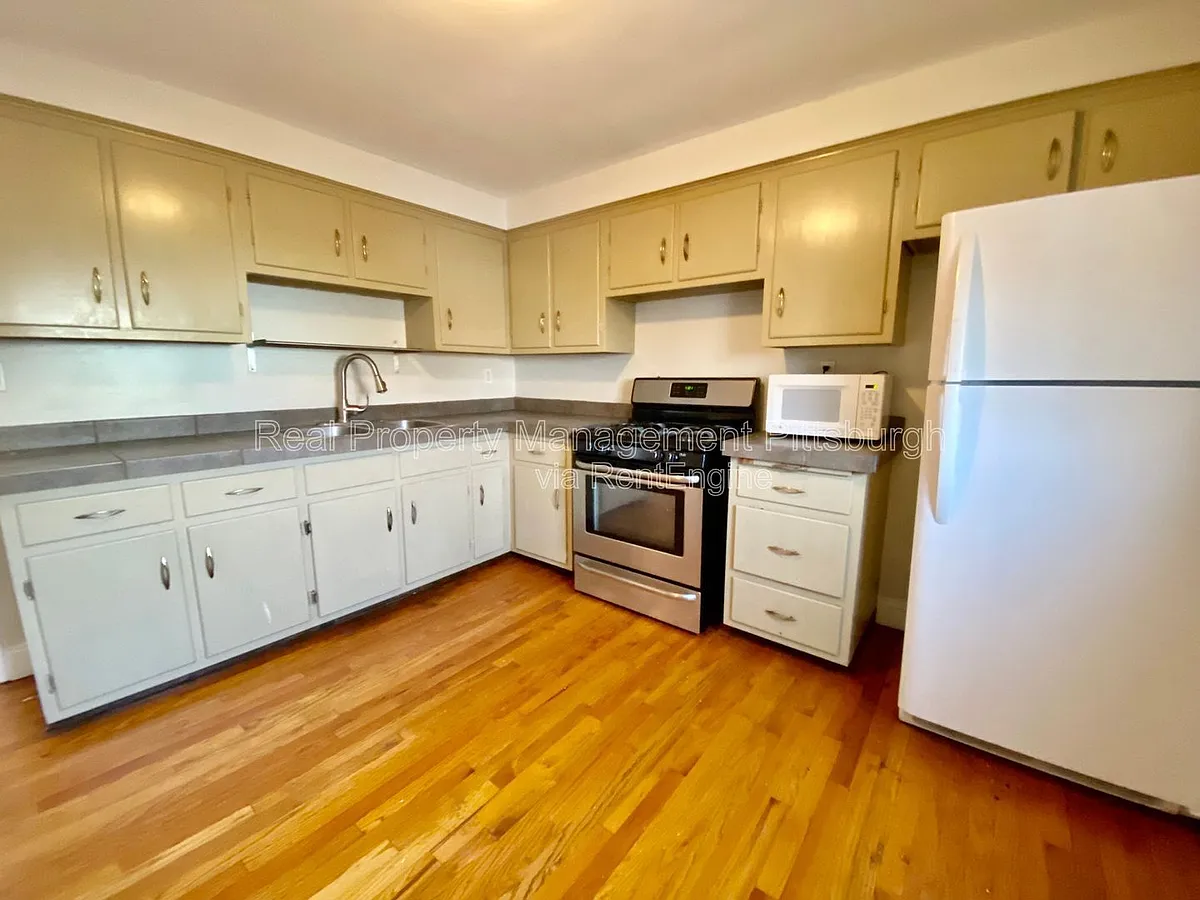 Building Photo - 825 Collins St #2