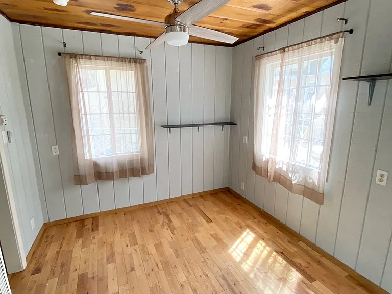 585 Main St #B — Photo 2