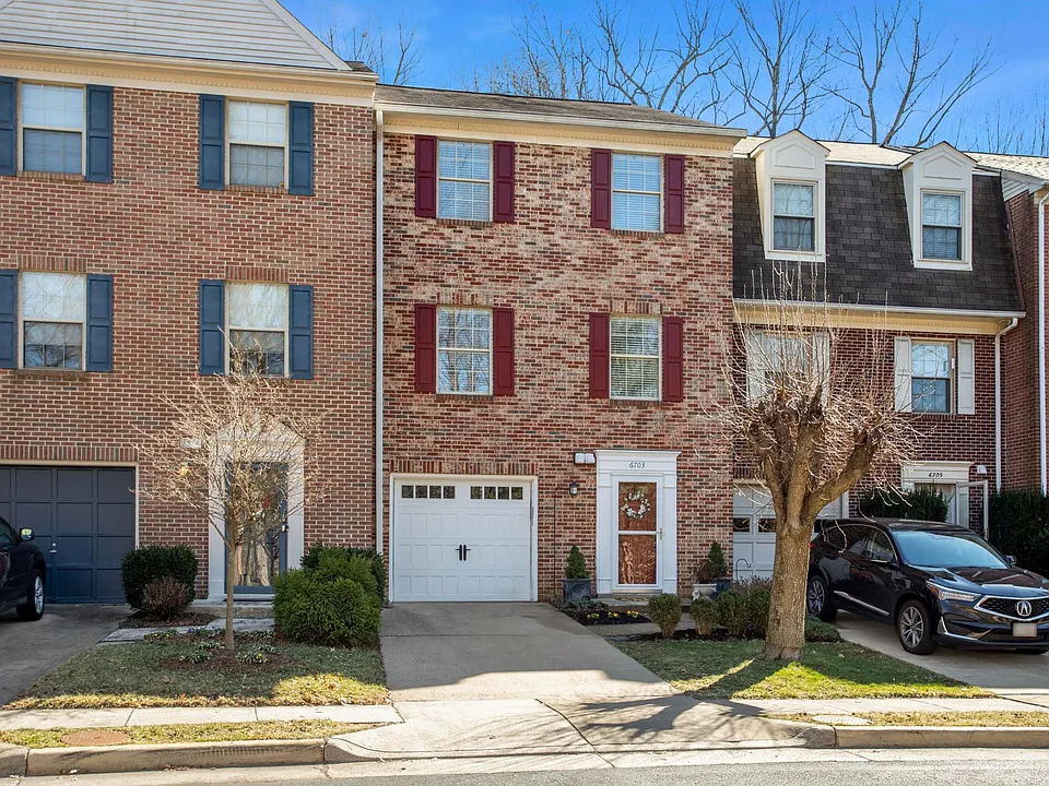 6703 Sunset Woods Ct
