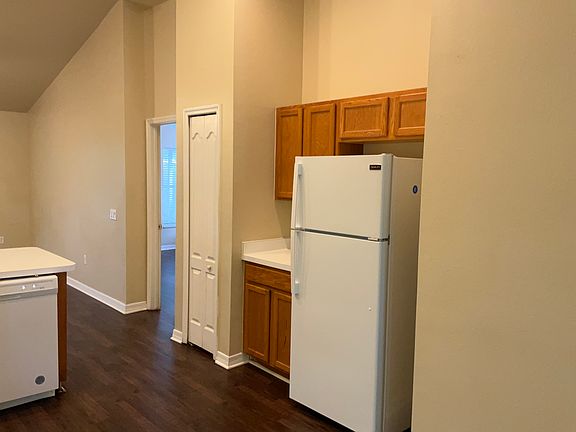 4th image of 633 Somerstone Dr