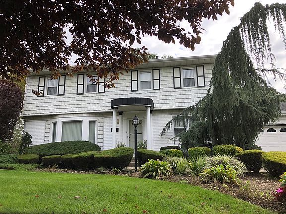 2nd image of 275 Ellen Pl