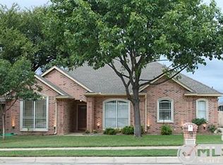 1033 Evandale Rd, Burleson, TX 76028