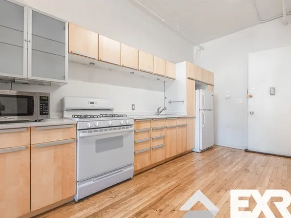 315 Berry St APT 301, Brooklyn, NY 11249