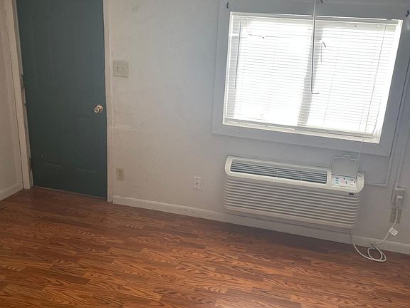 3rd image of 257 W Whalen St