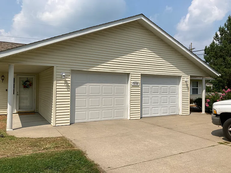 1400 Roberta Dr — Photo 1