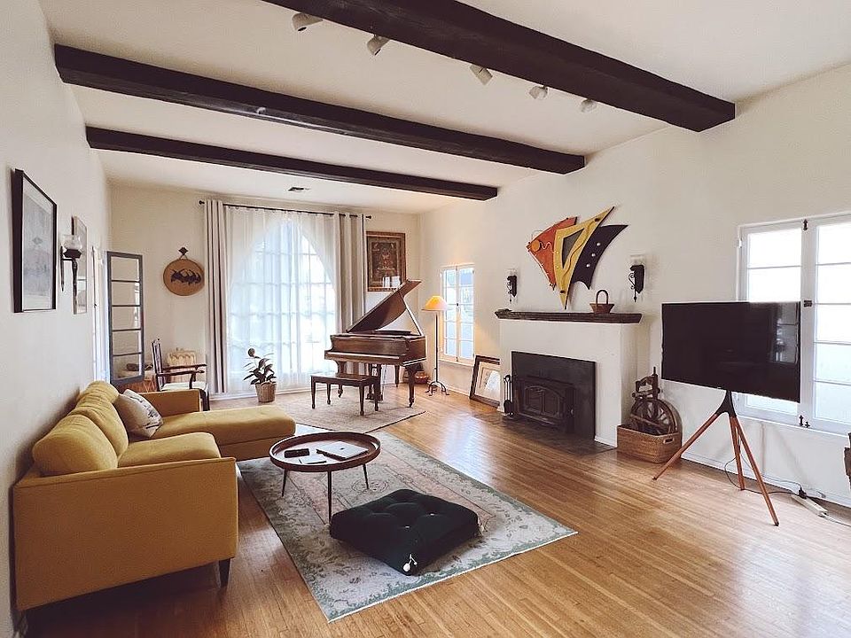 1st image of 805 Palm Dr