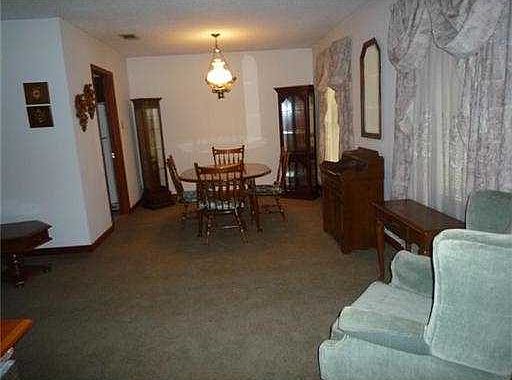 2nd image of 1910 Nie Pkwy
