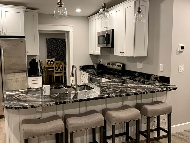 3403 Saxon Dr — Photo 4