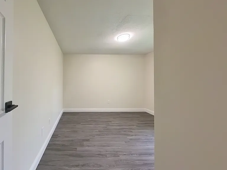 Oakbrook Manor Apartments — Photo 30
