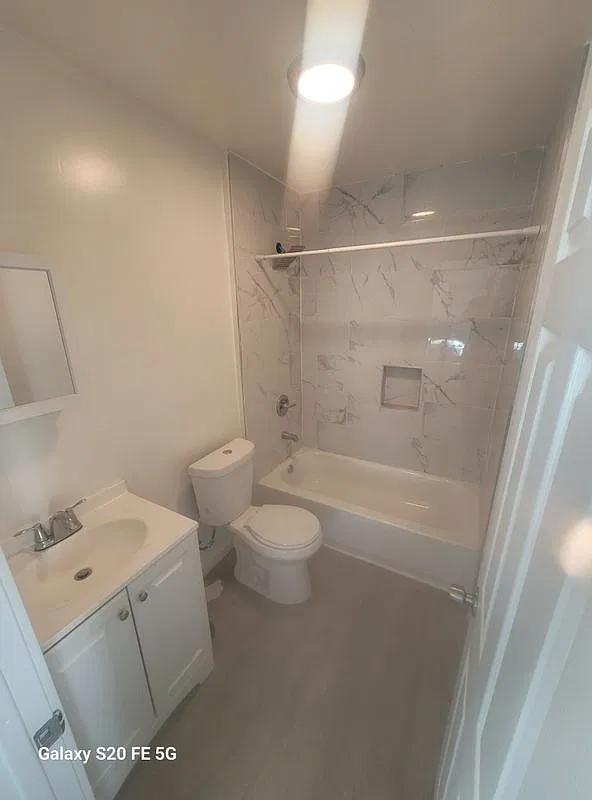 Studio, 1.0 bath, 275 sqft, $1,375 — Photo 2