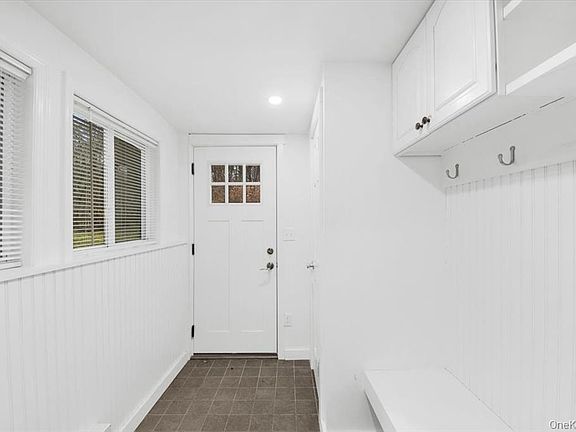 3rd image of 39 Helena Ave Floor 1