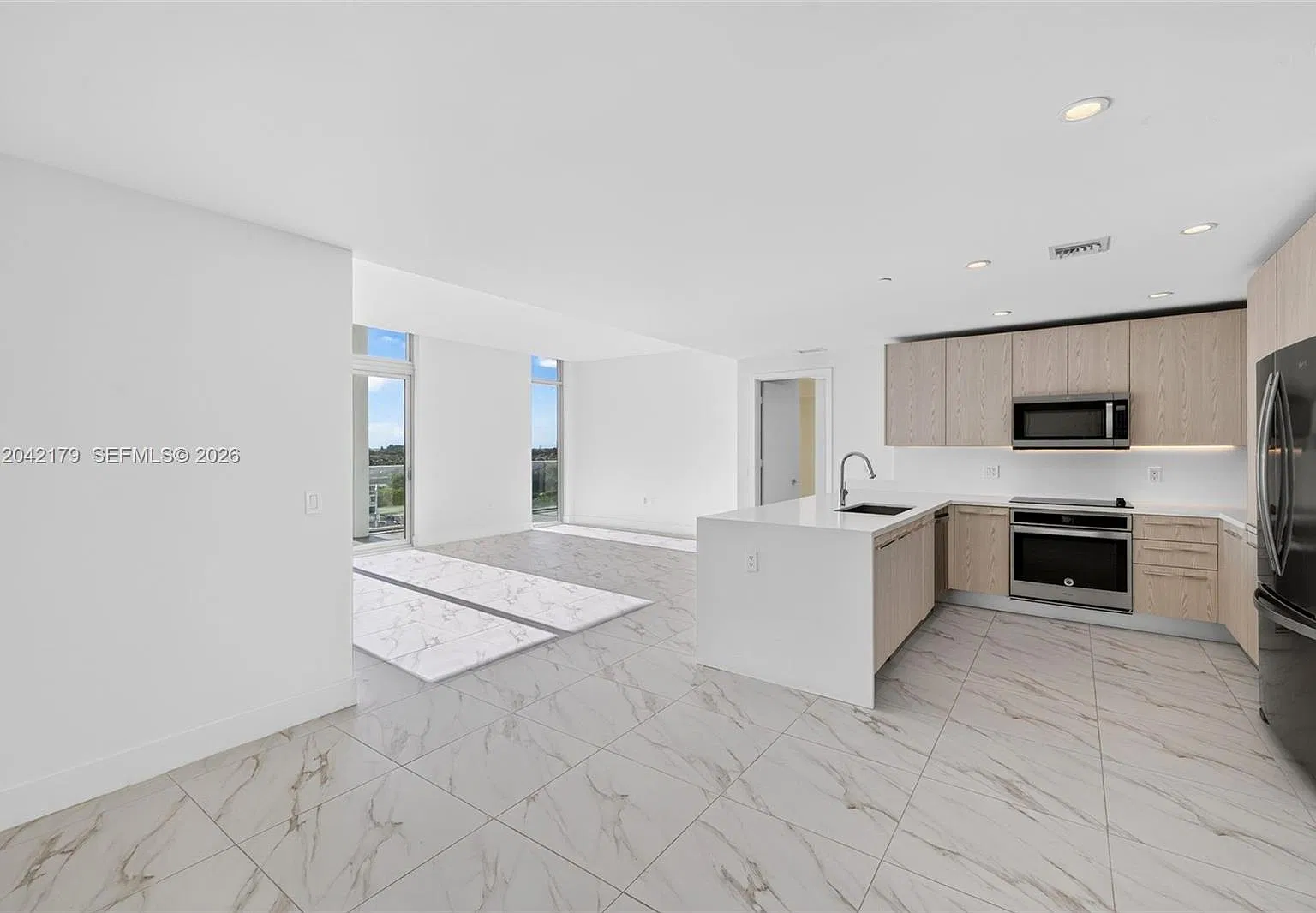 Metropica North Tower One — Photo 2