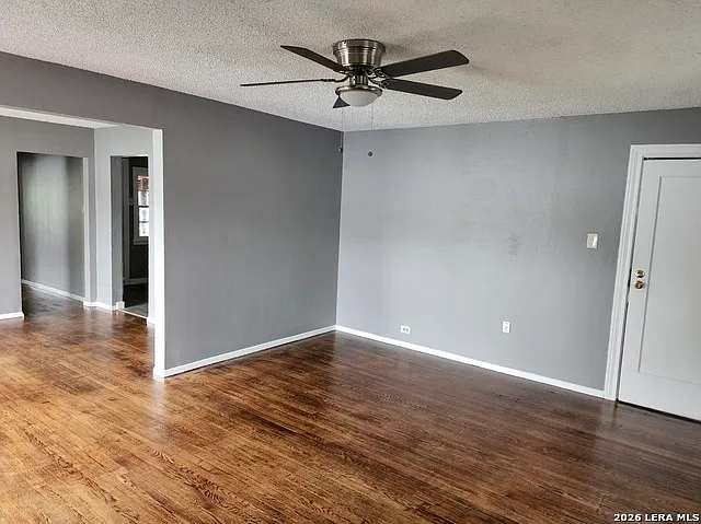 1 bed, 1.0 bath, 698 sqft, $1,250 — Photo 2