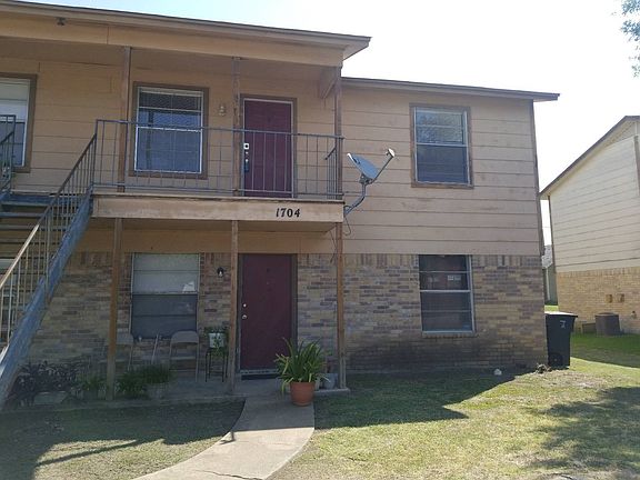 2nd image of 1704 Cedarhill Dr APT D