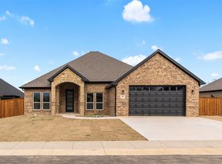 504 Limestone Cir, Mabank, TX 75147