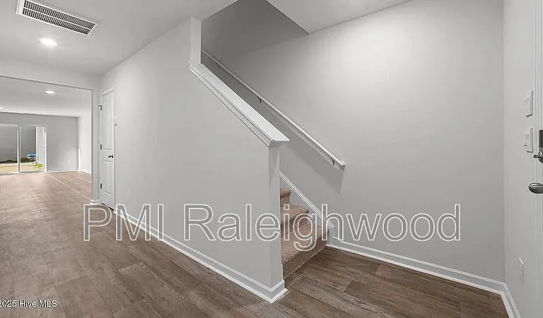 286 Palm Dr — Photo 3