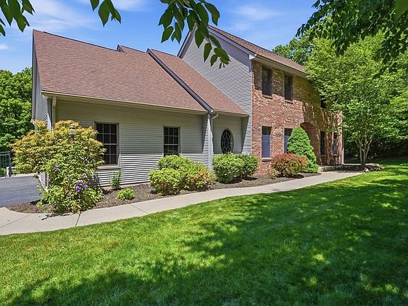 5th image of 2 Highview Cir