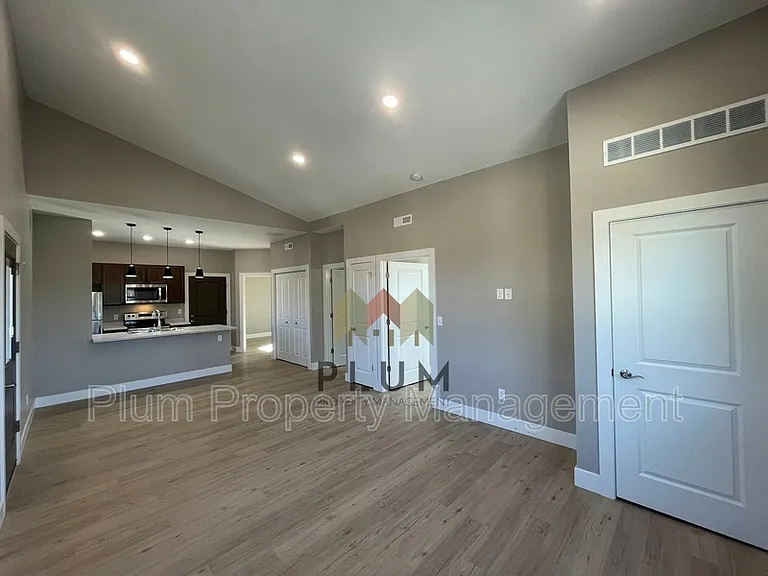 1724 S 14th St W #202 — Photo 2