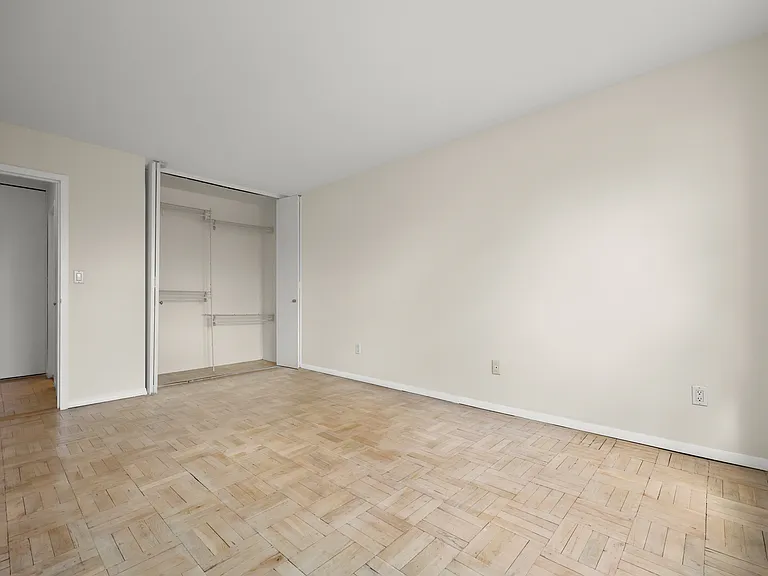 140 Grove St #4G — Photo 8