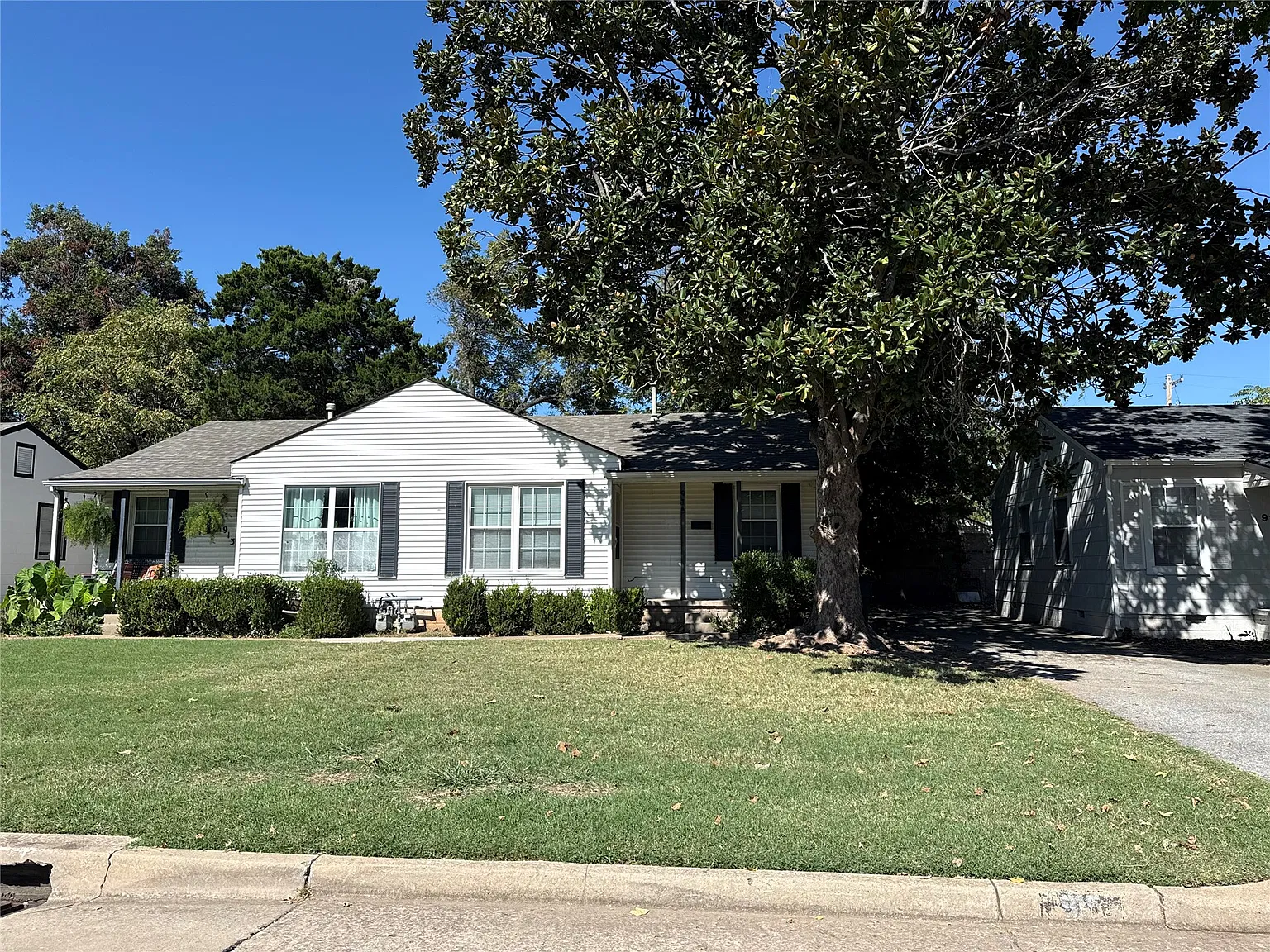 2 bed, 1.0 bath, 700 sqft, $1,200 — Photo 1