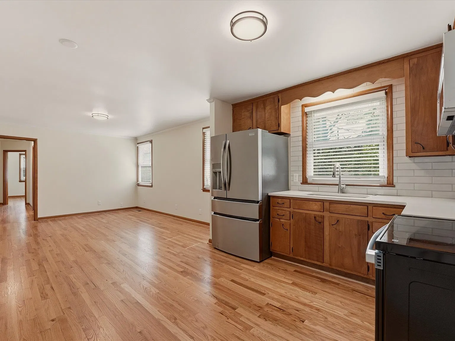 3 bed, 2.0 bath, 1762 sqft, $2,400 — Photo 4