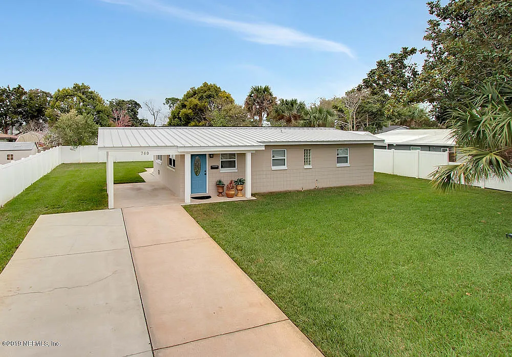 3 bed, 1.5 bath, 975 sqft, $2,400 — Photo 1