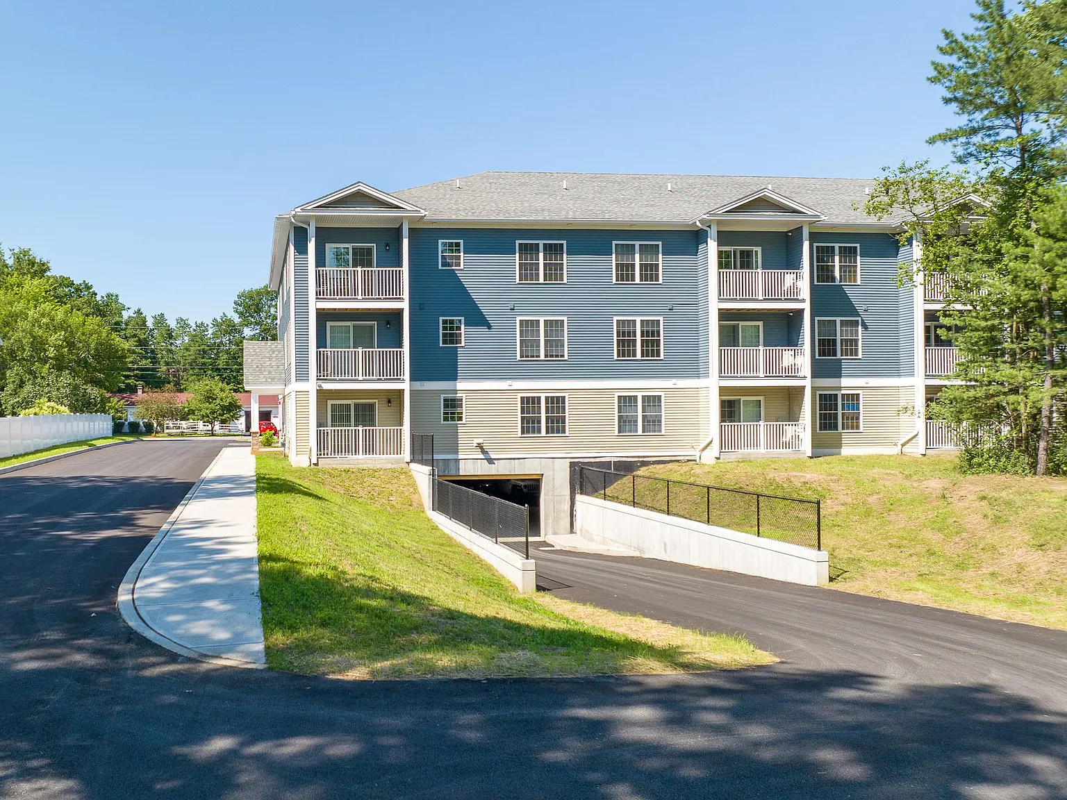 2 bed, 2 bath independent senior living (55+ years of age) heat, hot water, & electricity included — Photo 4