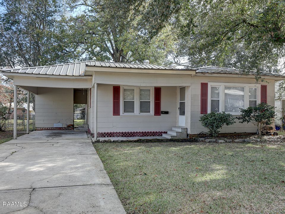 1st image of 804 Oswald St