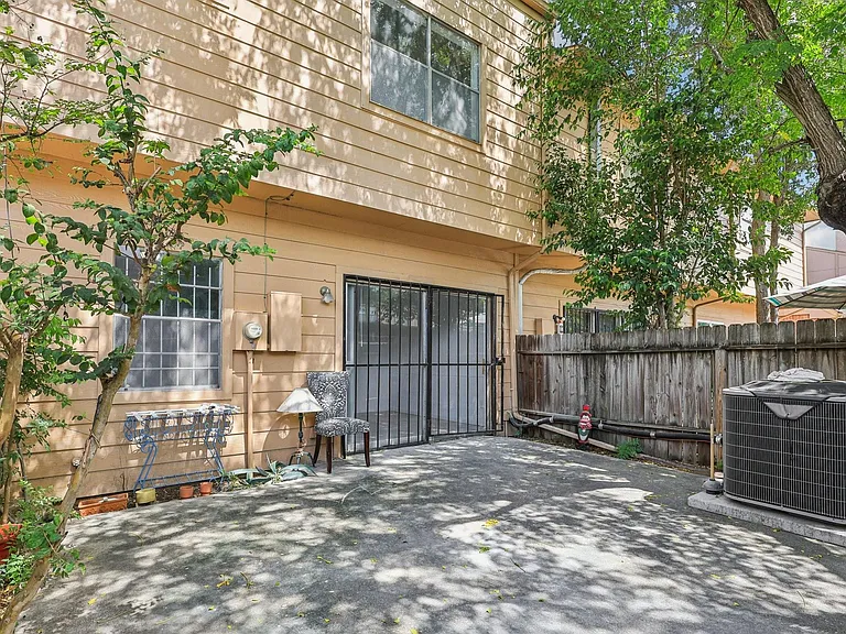 7700 Creekbend Dr #70 — Photo 3