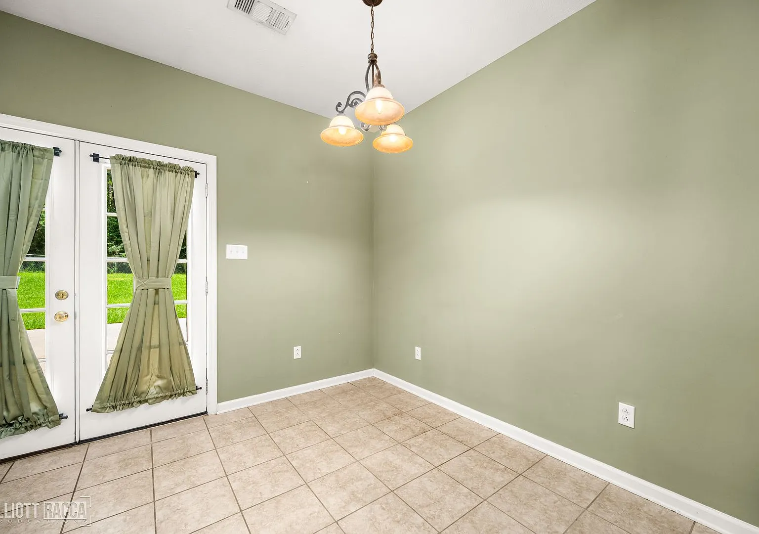 Charming 3-Bedroom Pineville Home with a Fenced Backyard — Photo 4