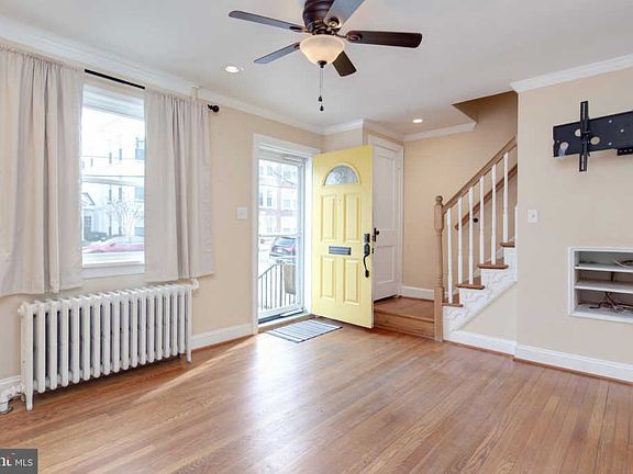 4th image of 912 N Columbus St