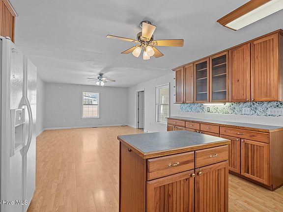 4th image of 1403 Evans Street