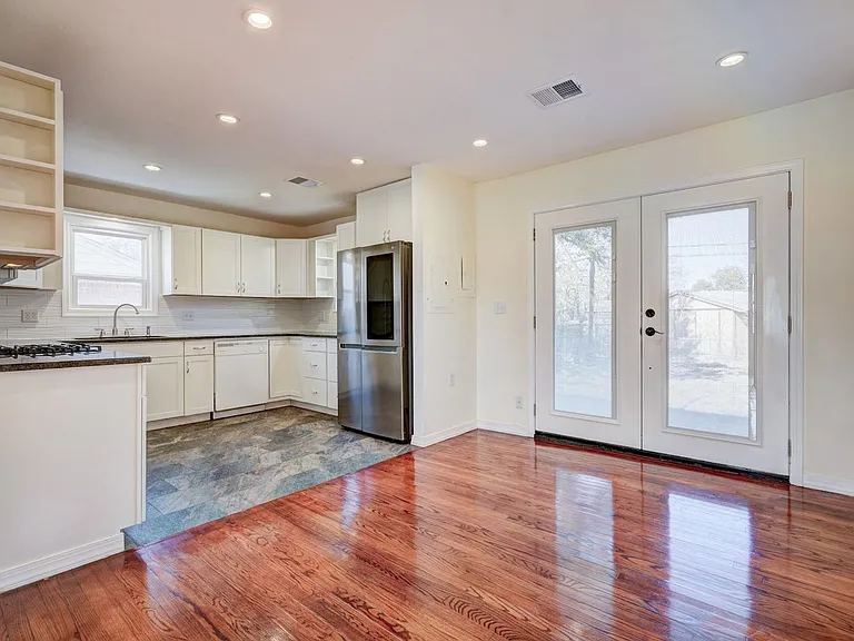 3135 NW Grand Blvd — Photo 3